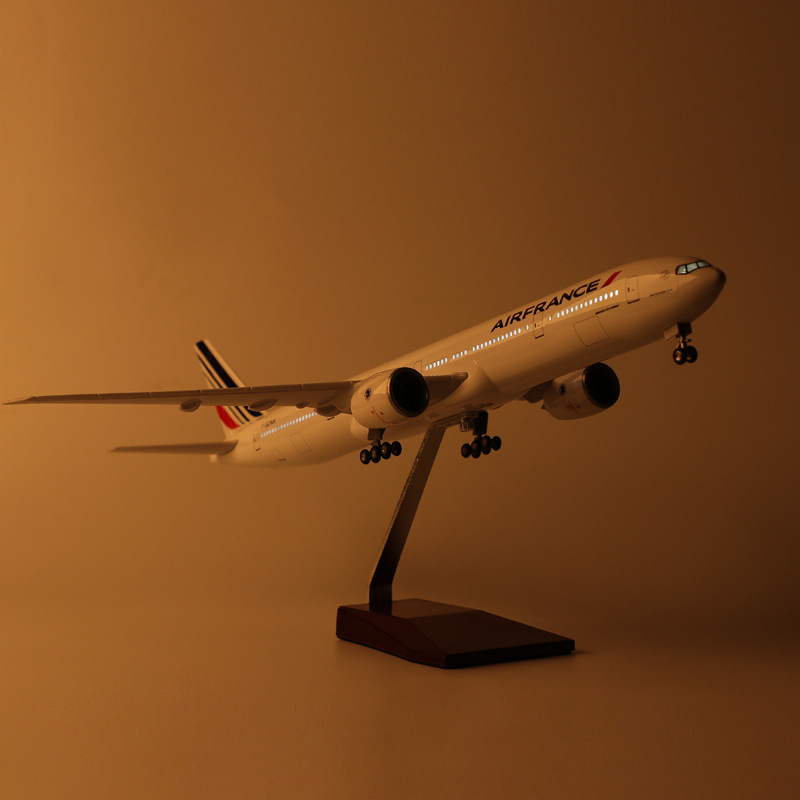 Масштабная модель самолета 1/1 – обзор и цена Model Kit Plane