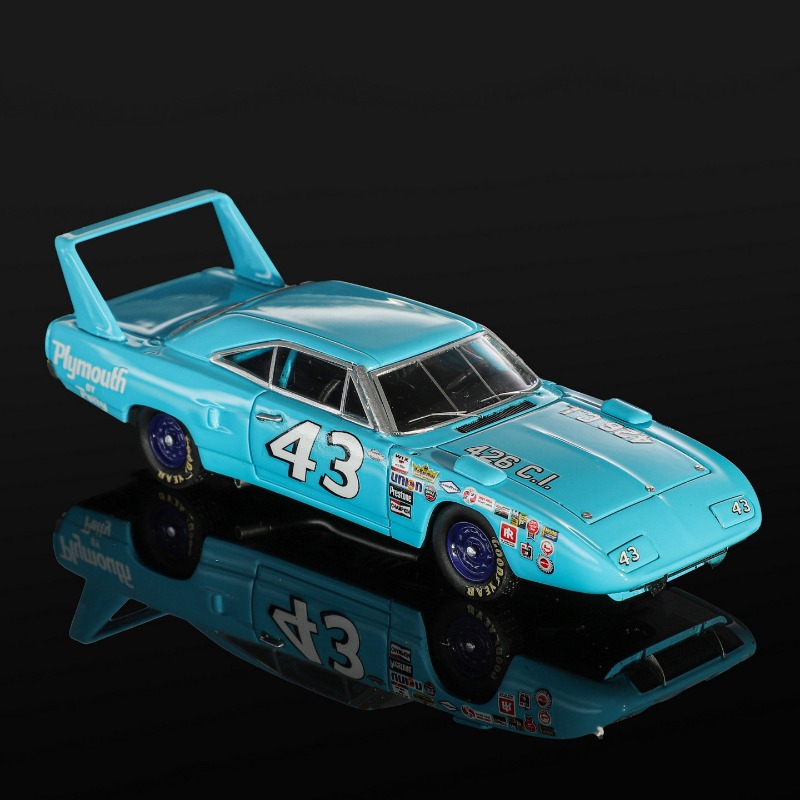 Mirage 1:64 Plymouth Super Bir – обзор и цена Model Kit Runner