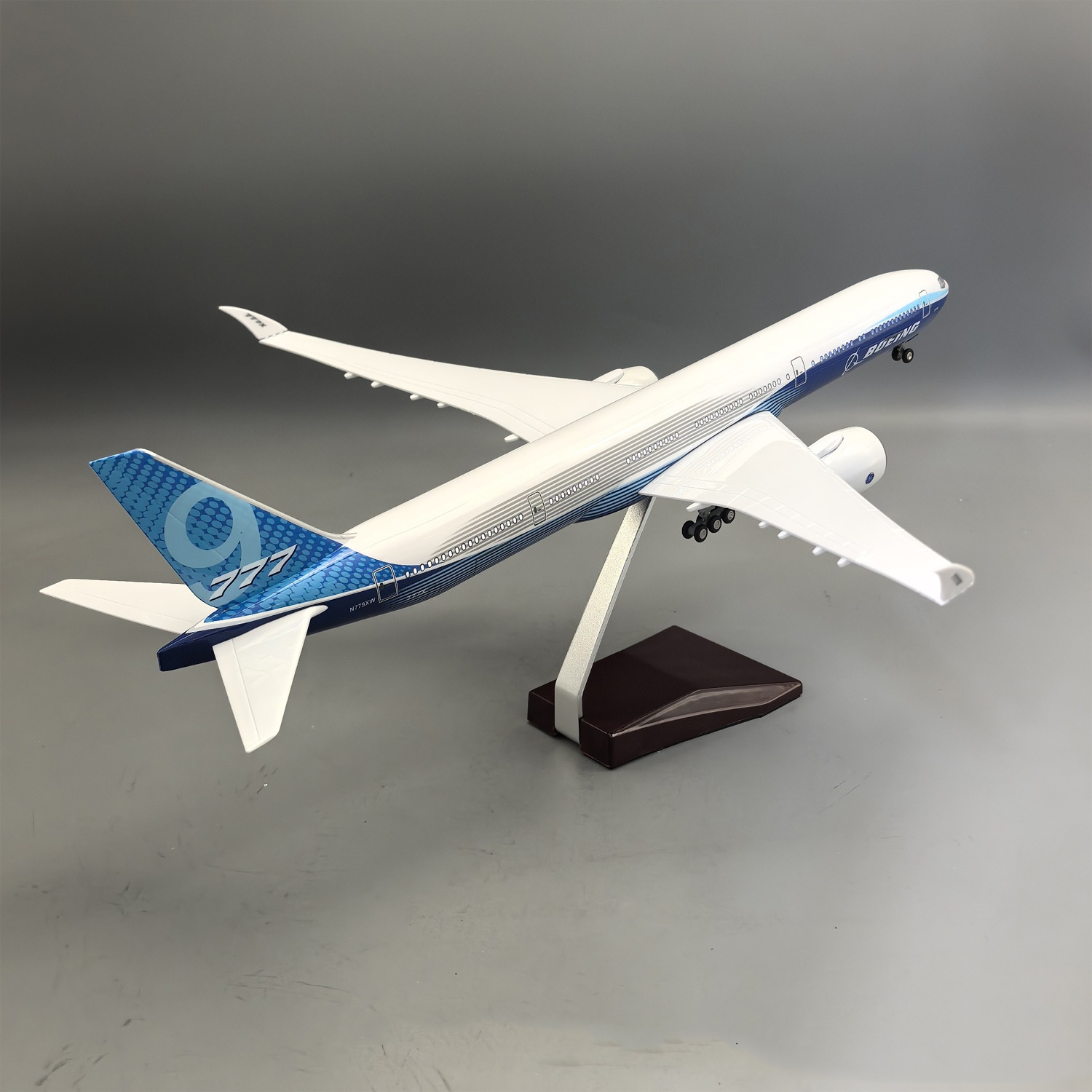 47 см, масштаб 1/157, крупнома – обзор и цена Model Kit Plane