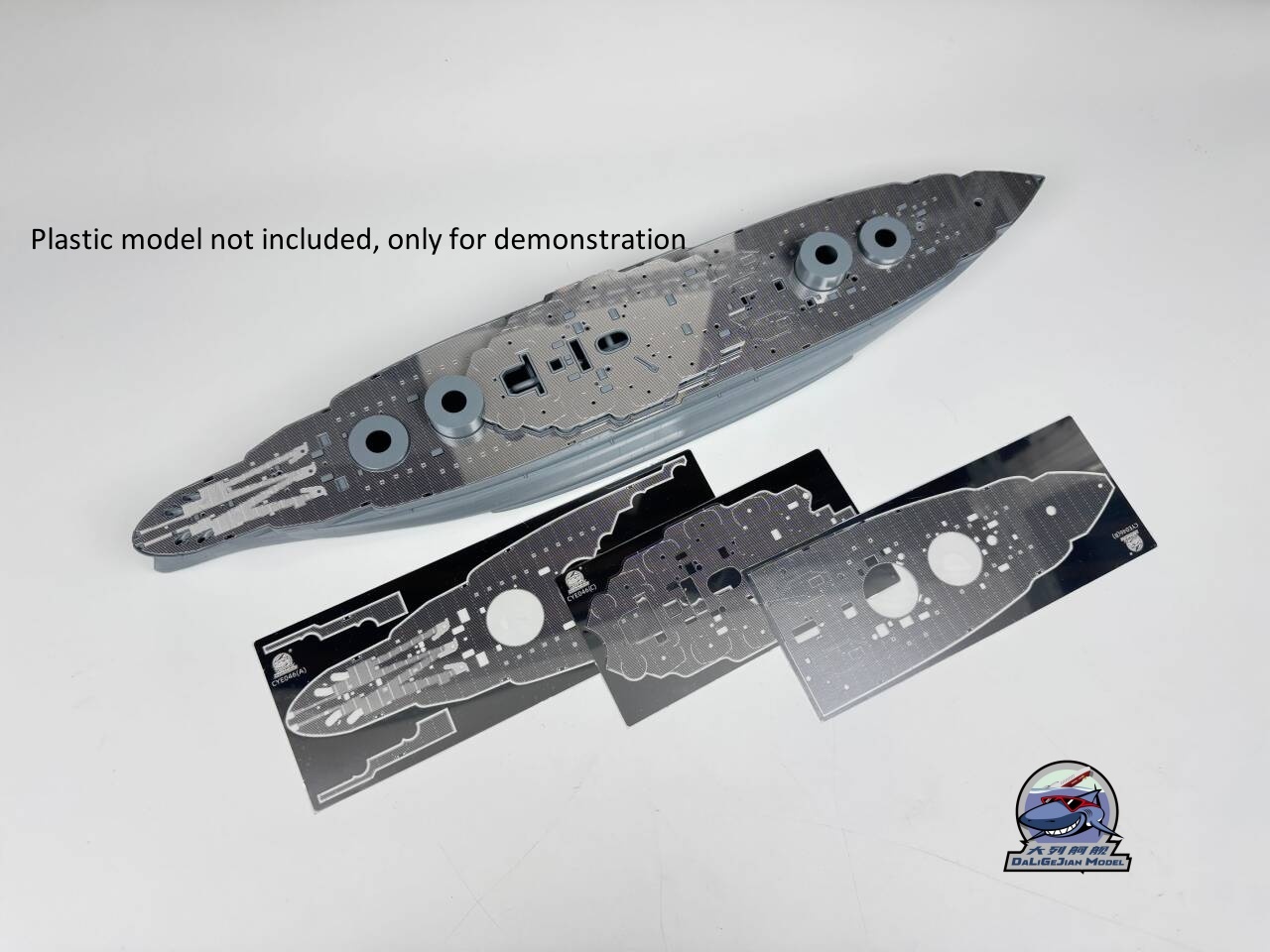 Металлическая колода в масштаб – обзор и цена Model Kit Uss Arizona